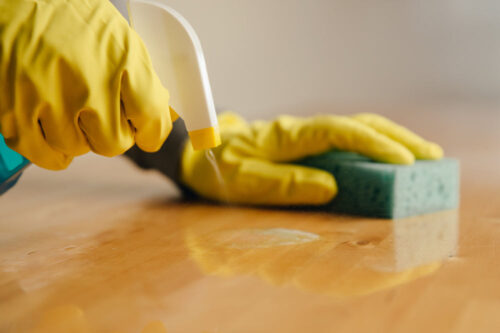 spaying-cleaner-on-wood spaying-cleaner-on-wood